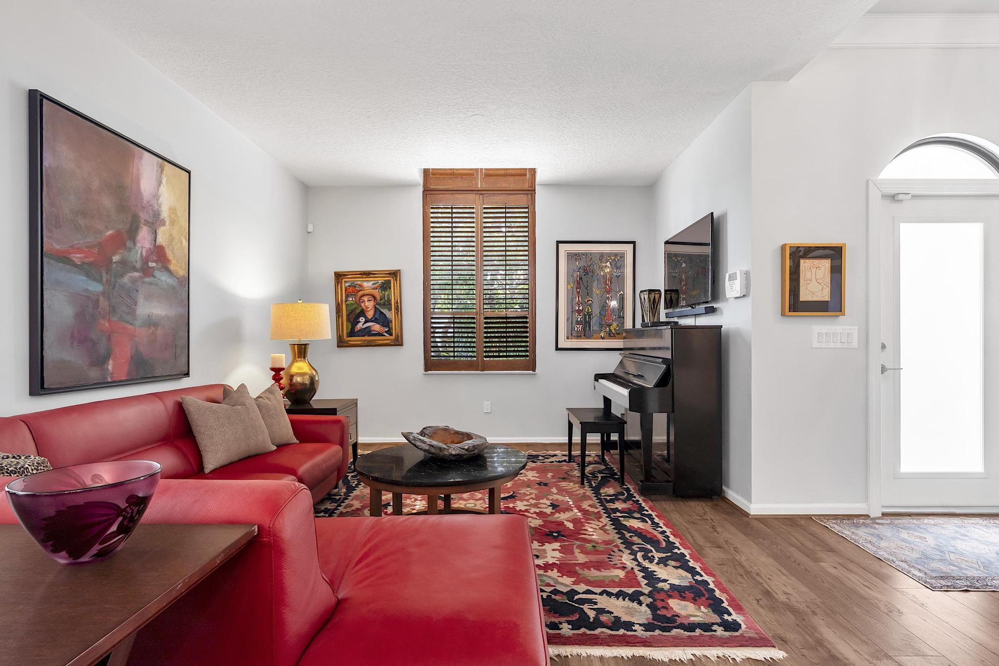 419 N Lakeside Drive