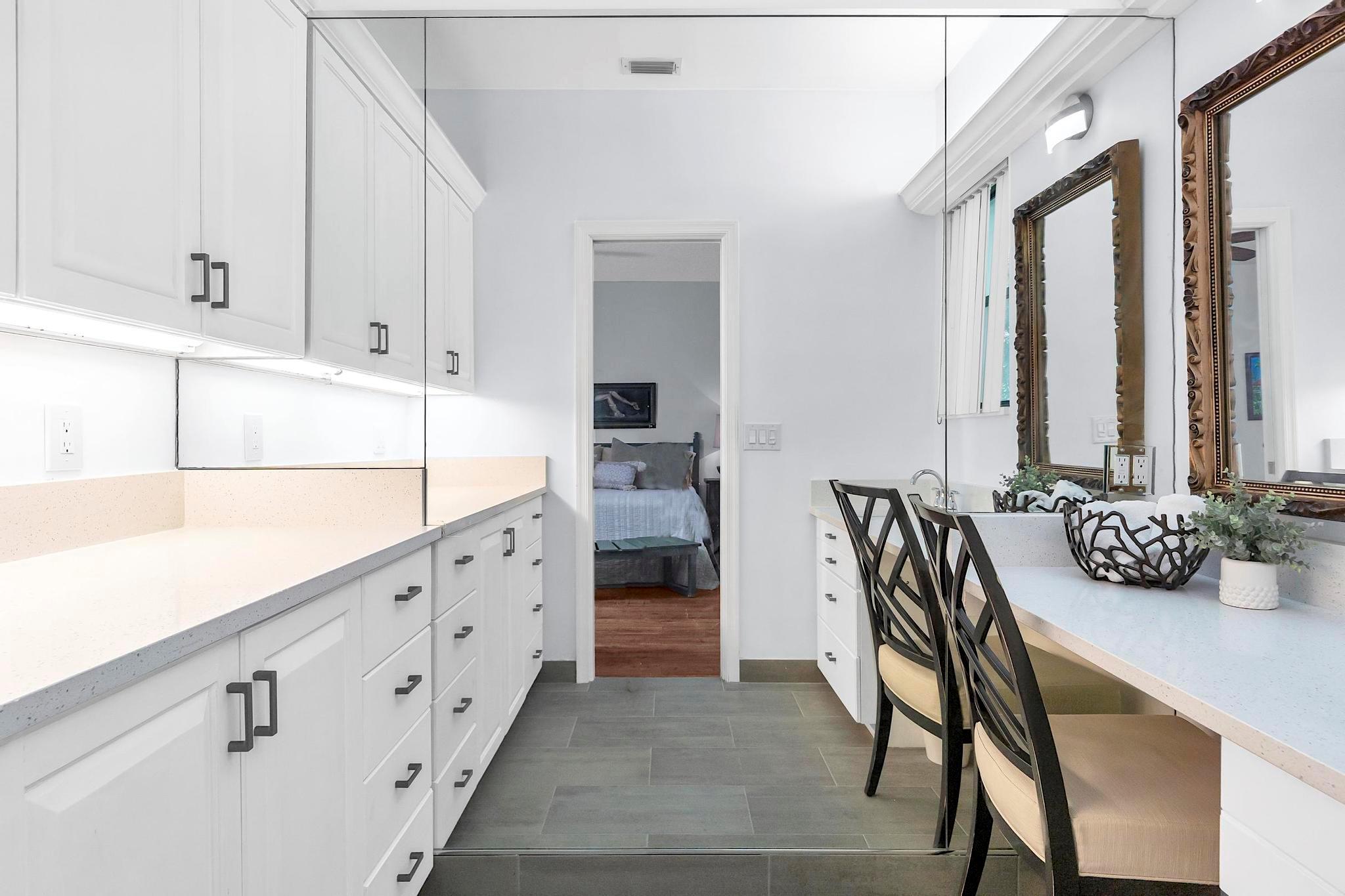 419 N Lakeside Drive