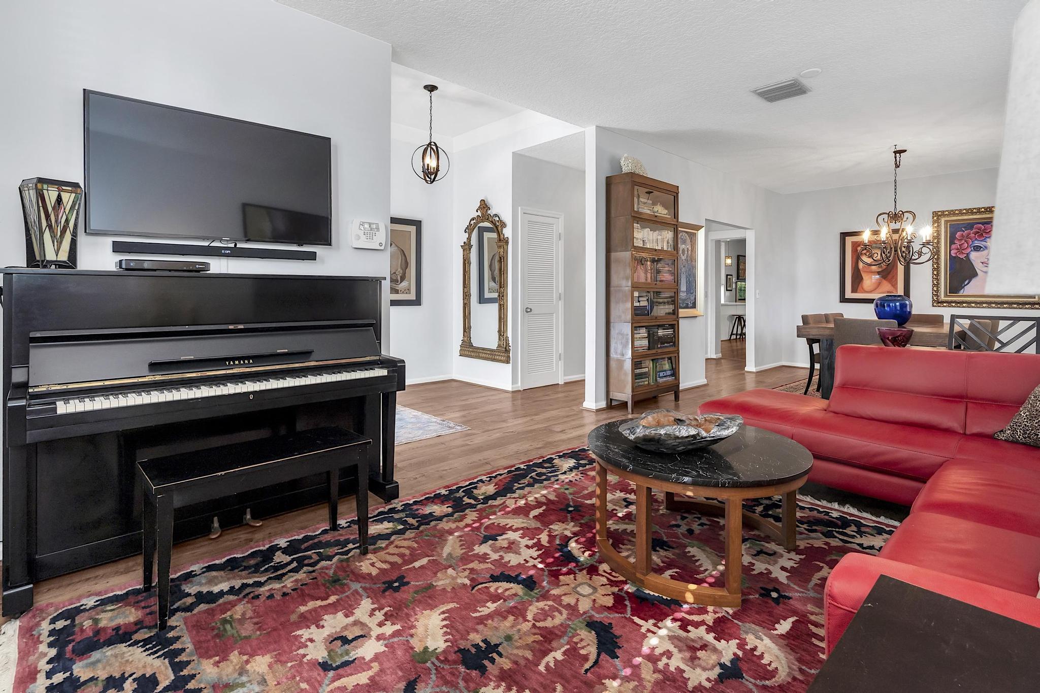 419 N Lakeside Drive