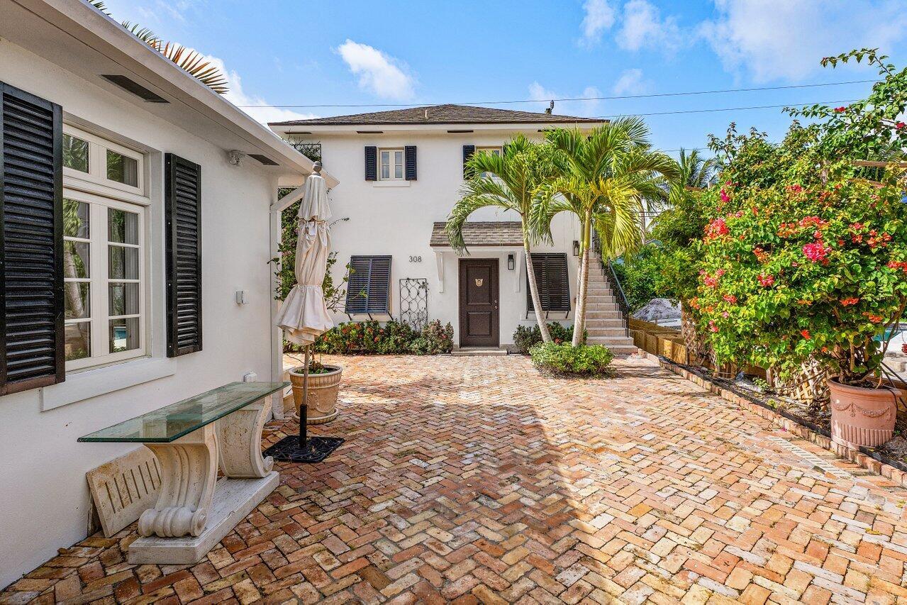 306 Cordova Road