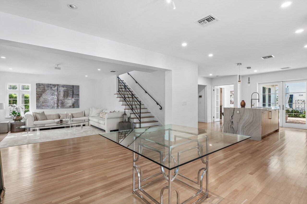 306 Cordova Road