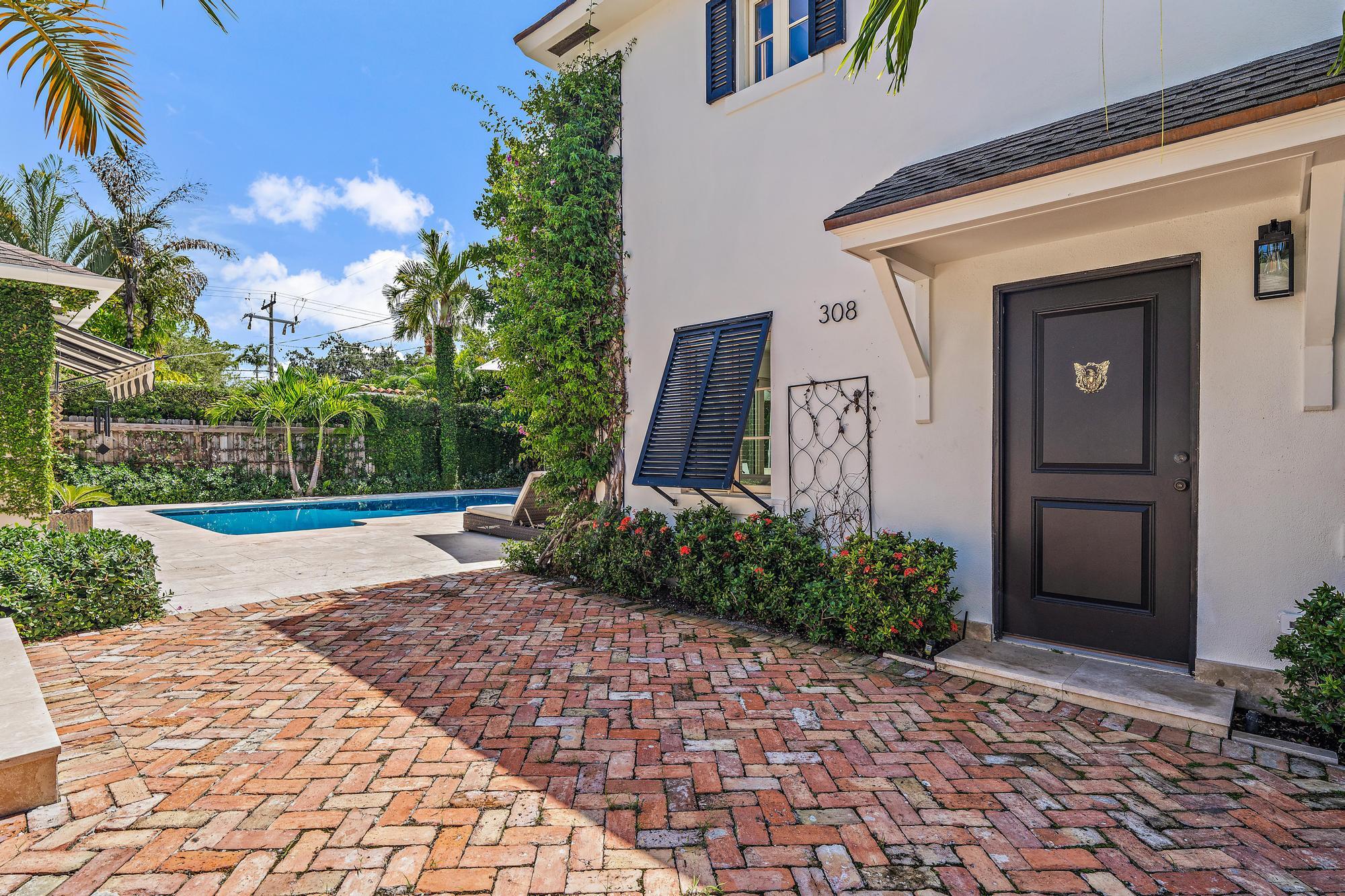 306 Cordova Road