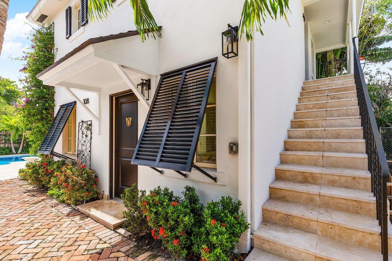 306 Cordova Road