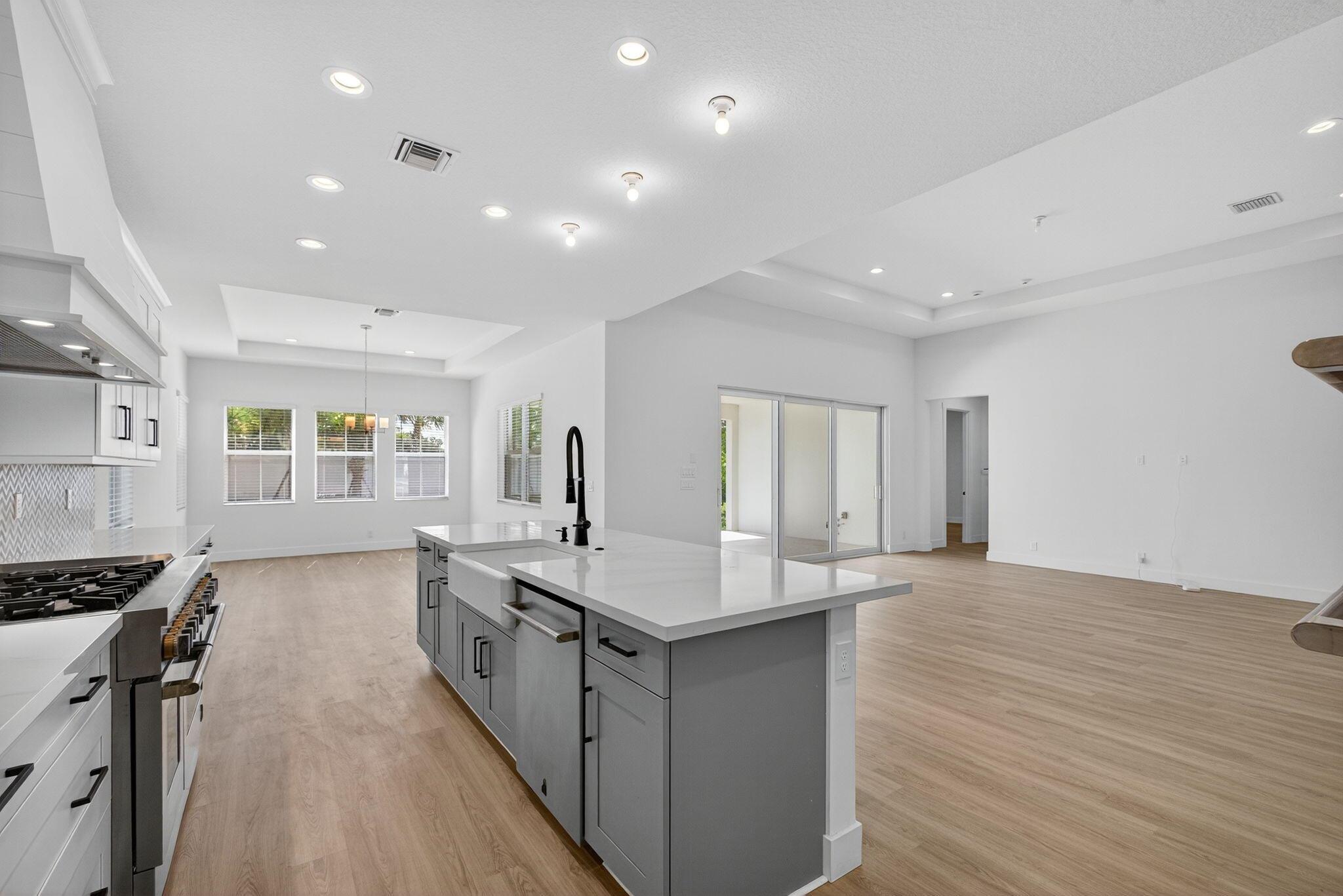 9288 Crestview Circle