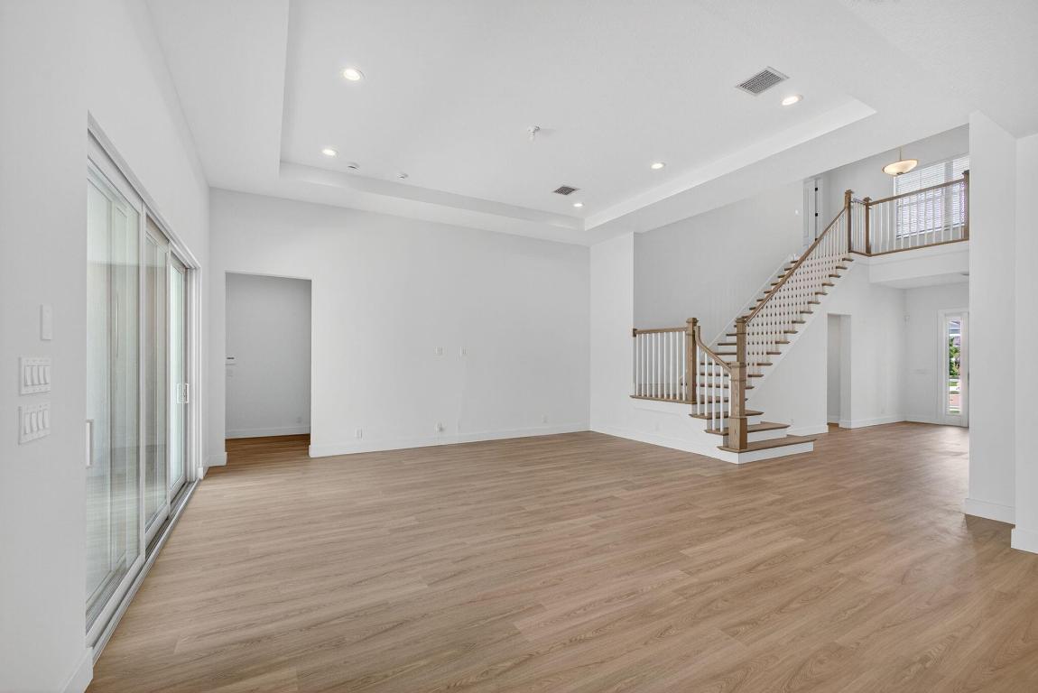 9288 Crestview Circle