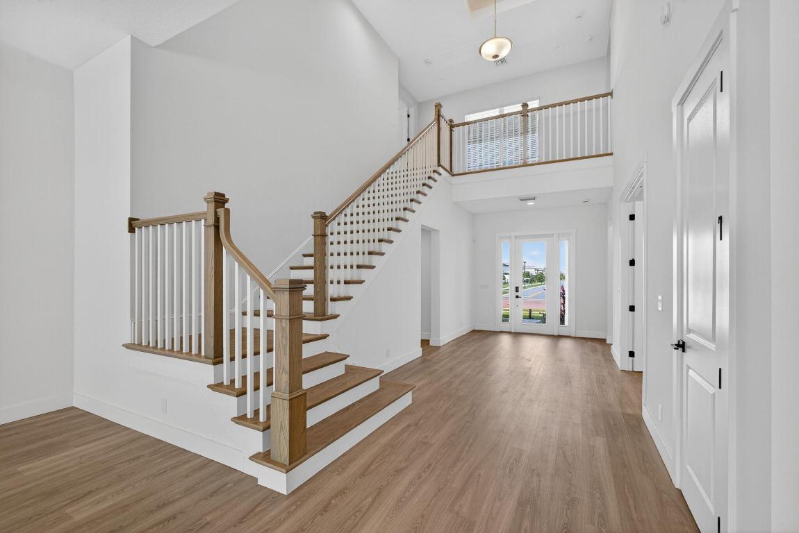 9288 Crestview Circle