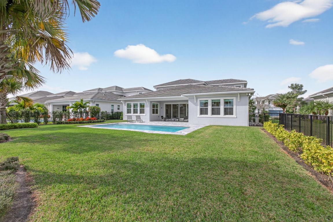9249 Crestview Circle, Palm Beach Gardens