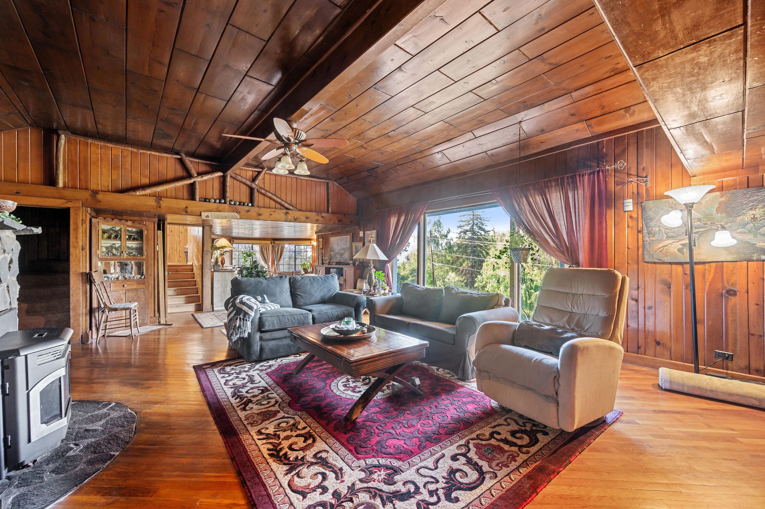 1049 Lakeshore Drive