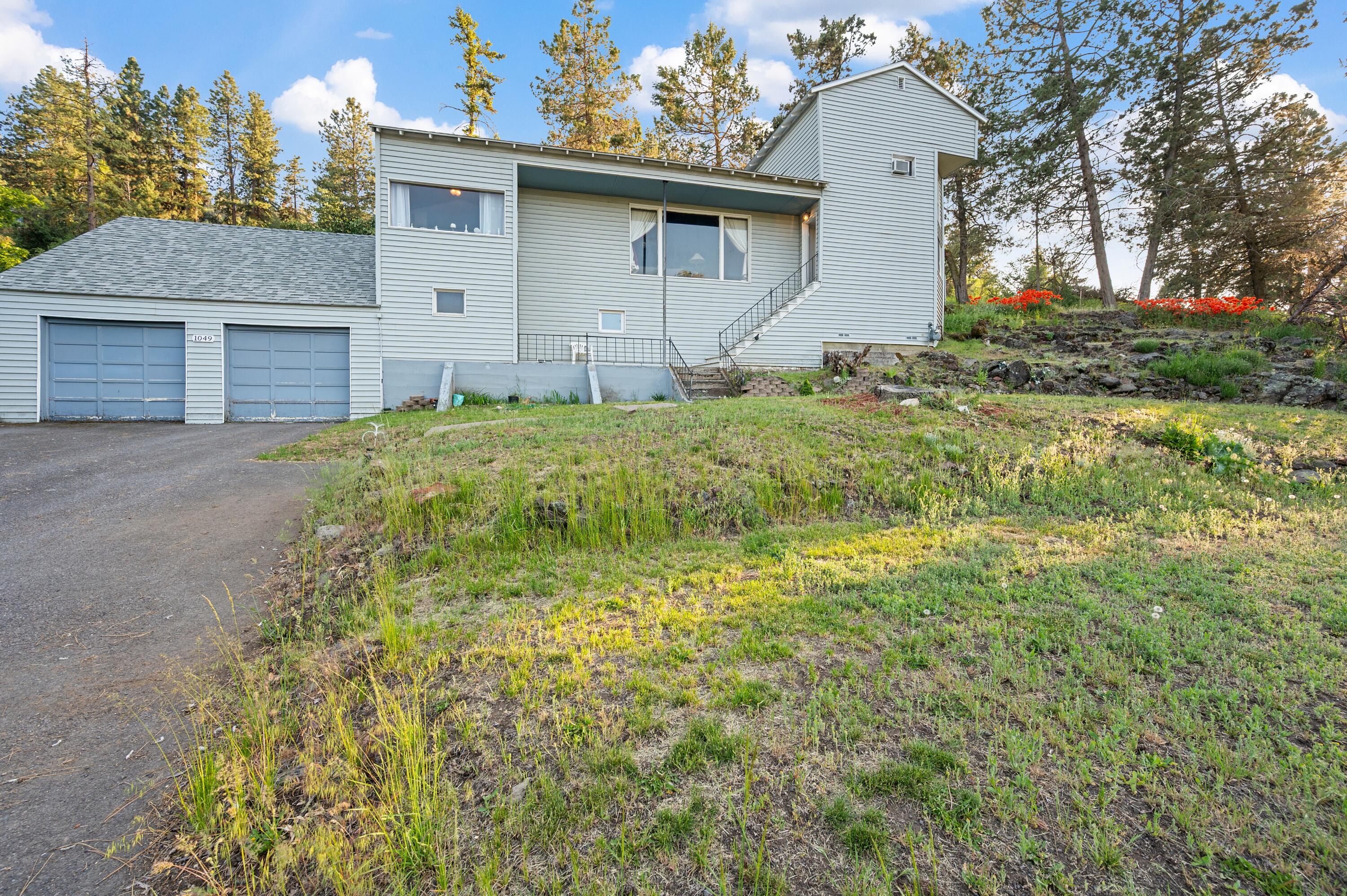 1049 Lakeshore Drive