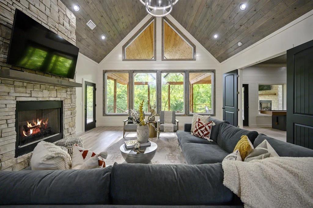 53 Persimmon Leaf Trail