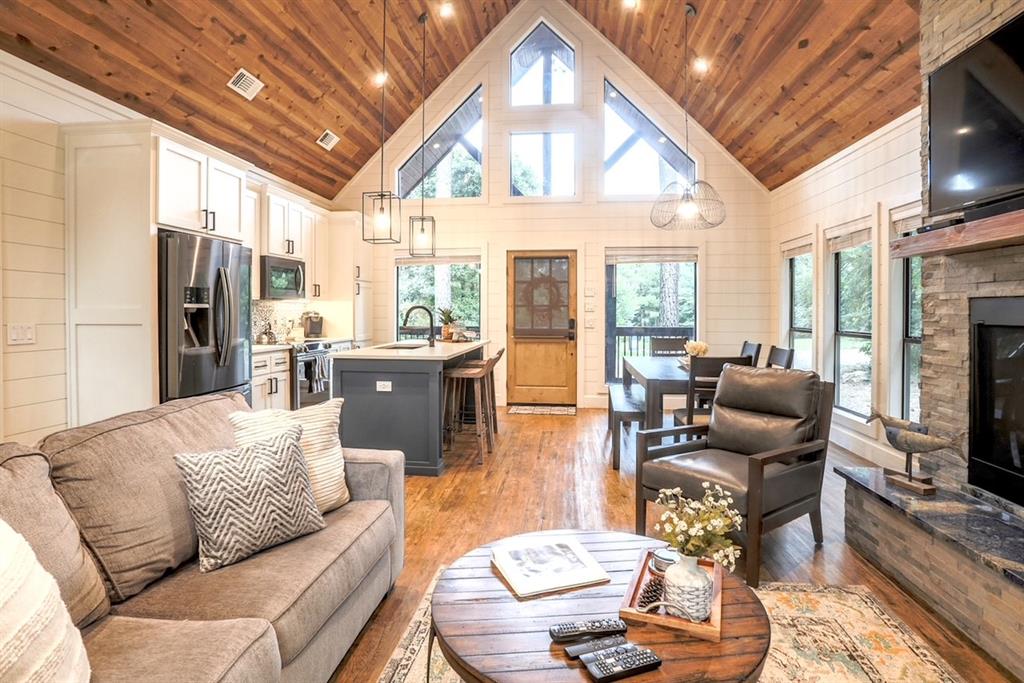 725 Sugarberry Trail