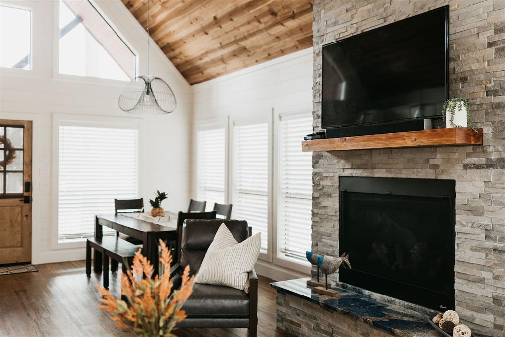 725 Sugarberry Trail