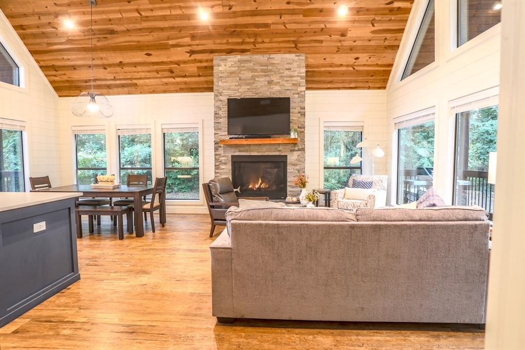 725 Sugarberry Trail