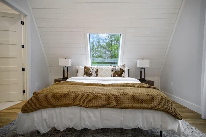 881 Woodland Bluff Trail