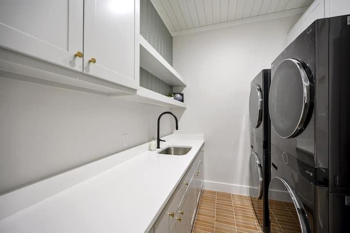 881 Woodland Bluff Trail