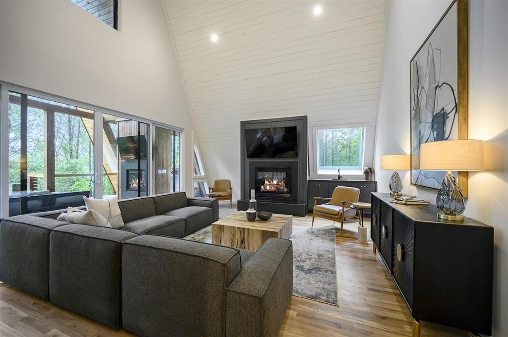 881 Woodland Bluff Trail