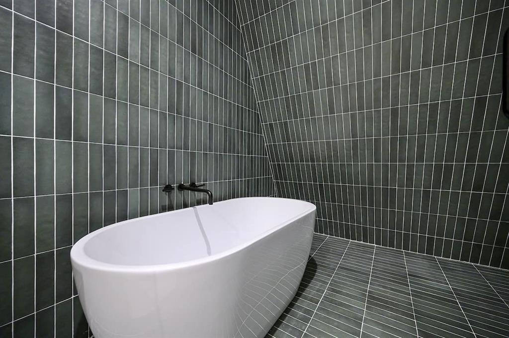 881 Woodland Bluff Trail