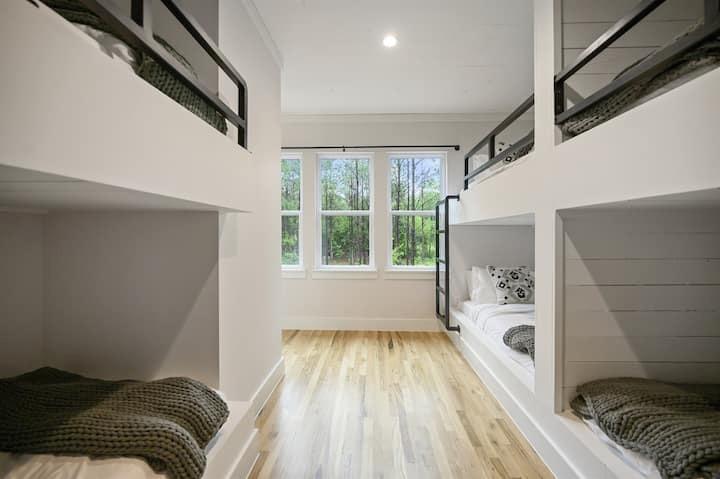 881 Woodland Bluff Trail