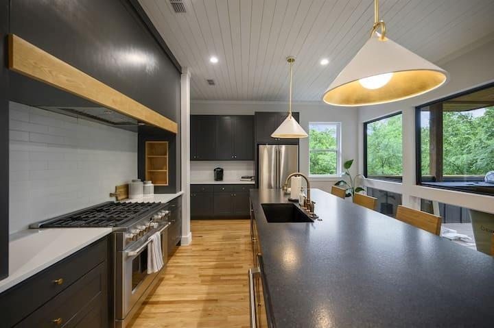 881 Woodland Bluff Trail