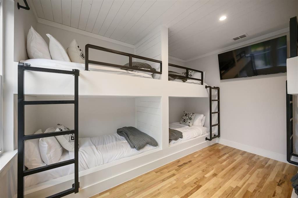 881 Woodland Bluff Trail