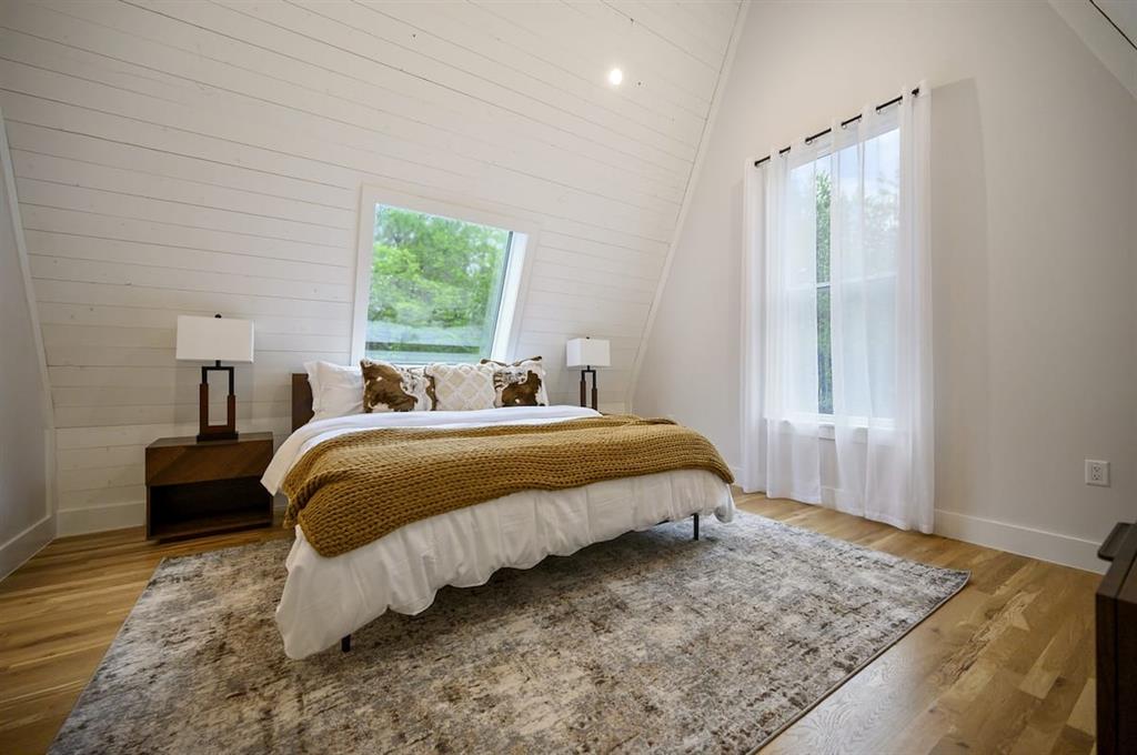 881 Woodland Bluff Trail