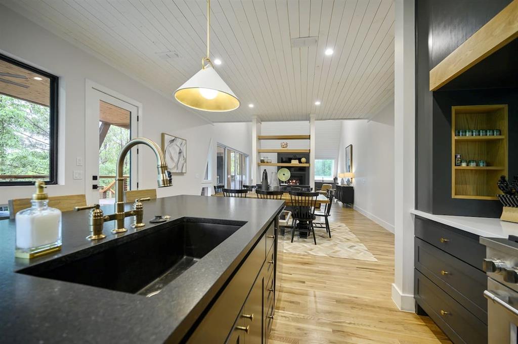 881 Woodland Bluff Trail