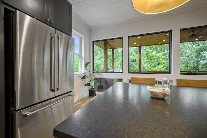 881 Woodland Bluff Trail