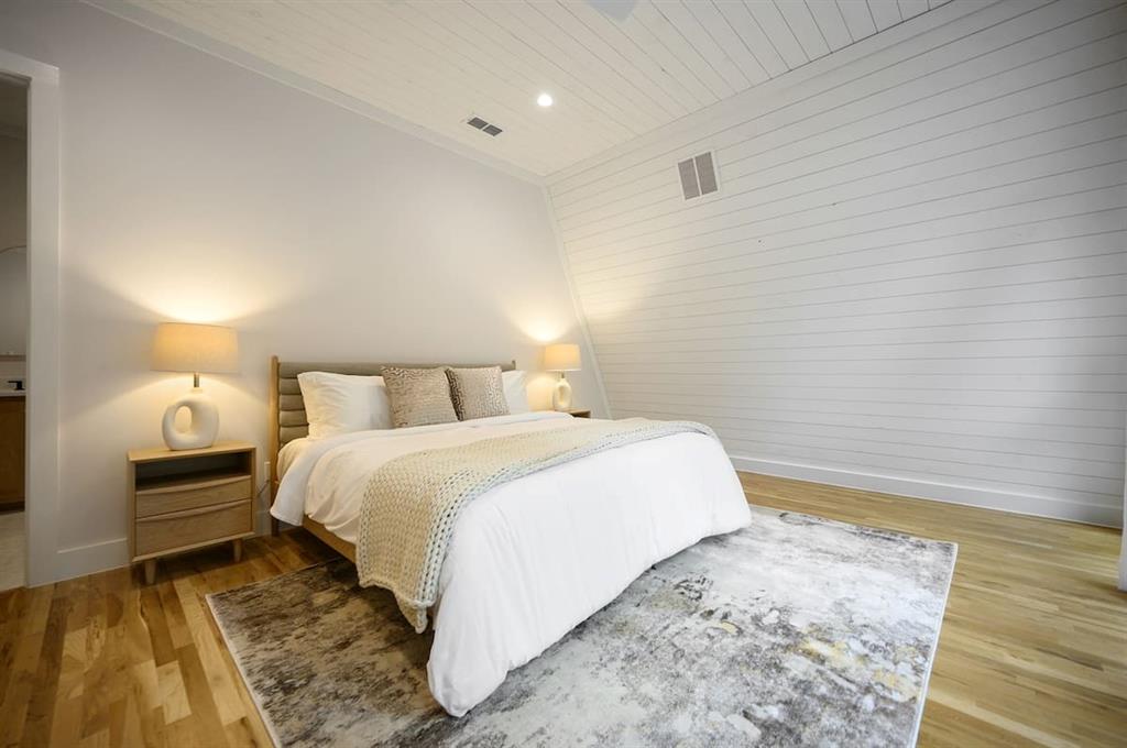 881 Woodland Bluff Trail