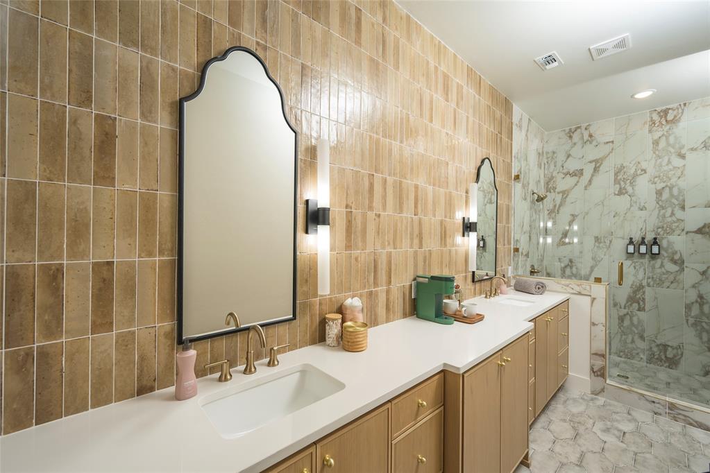 971 Timberline Trail