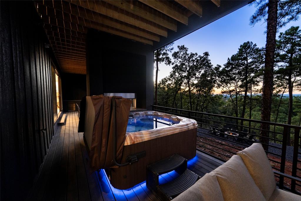 971 Timberline Trail