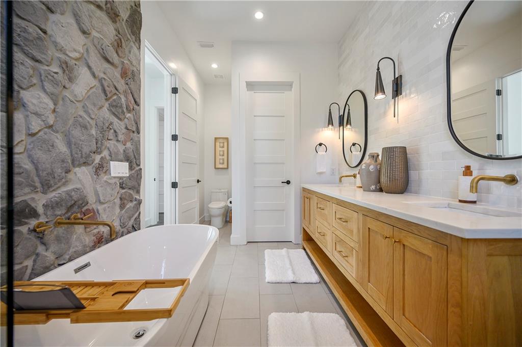 700 Woodland Bluff Trail