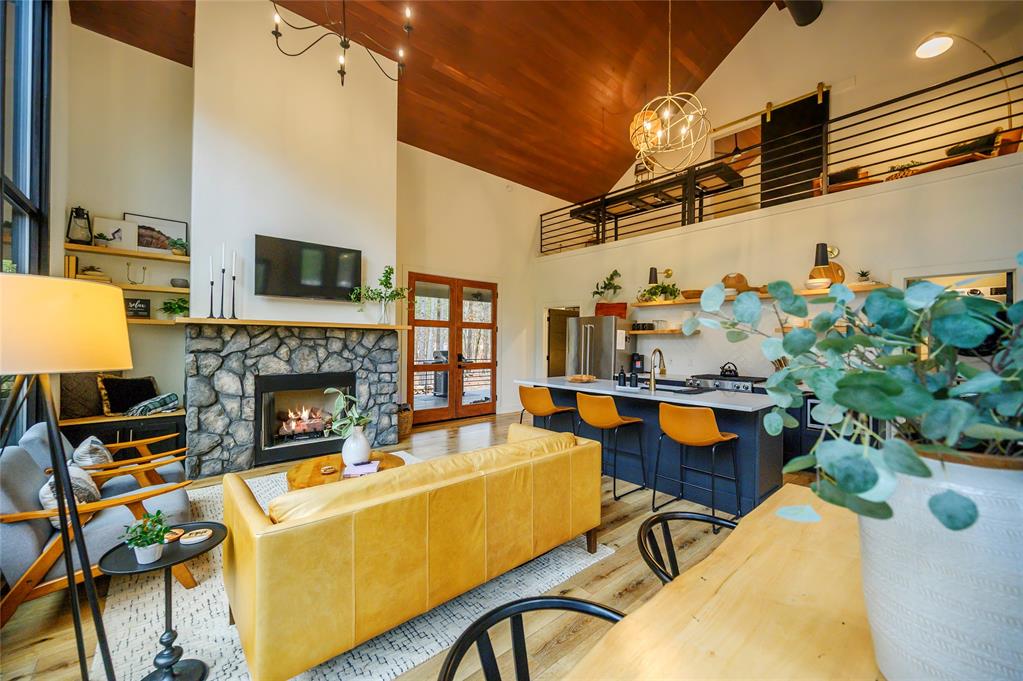 417 Lost Creek Trail