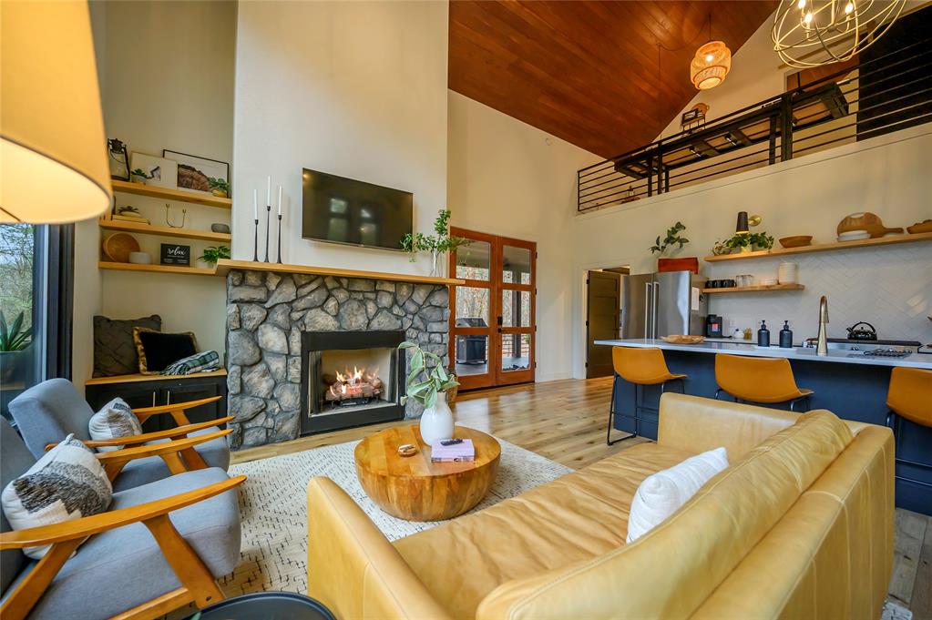 417 Lost Creek Trail