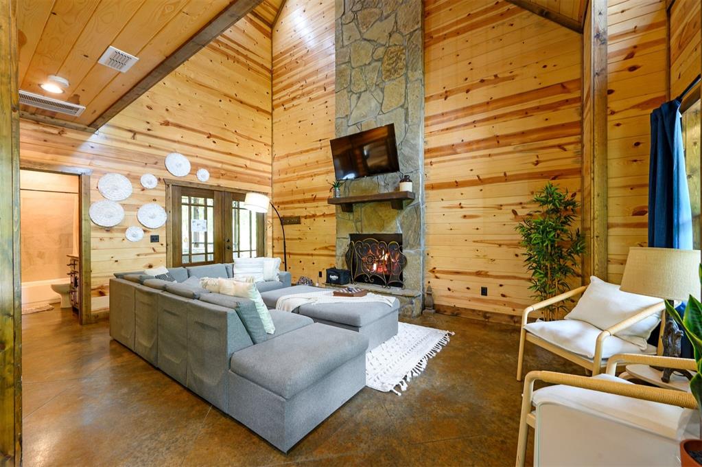 678 N State Highway 259a