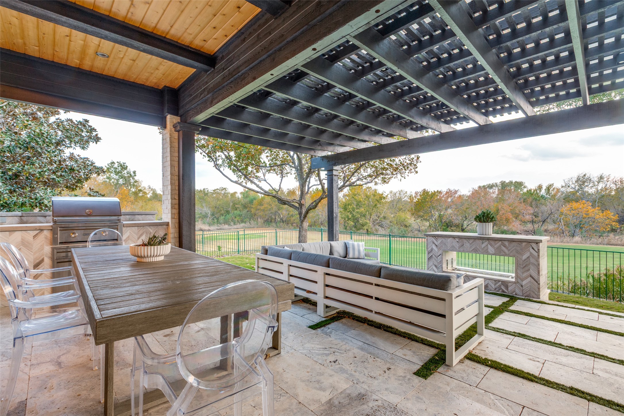 2205 Sleepy Hollow Trail