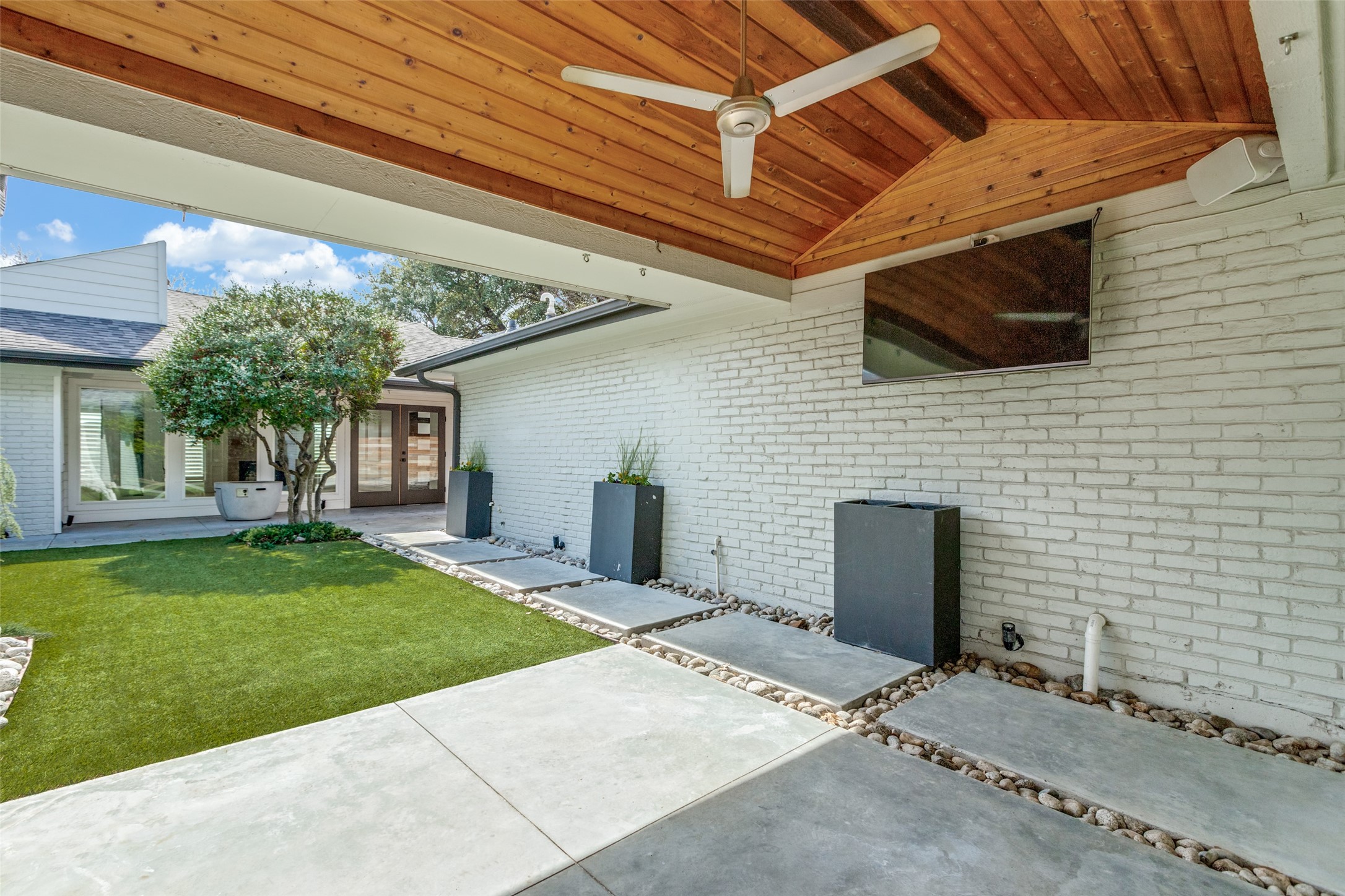 3813 Leathertop Drive