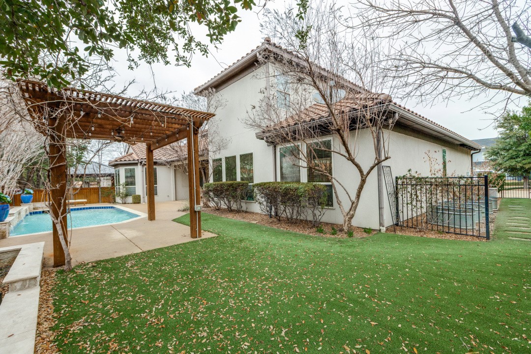 3889 Greenbrier Drive