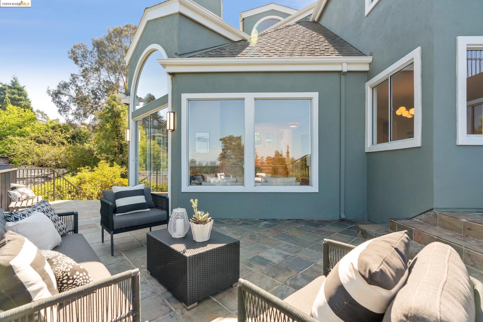 5543 Golden Gate Avenue