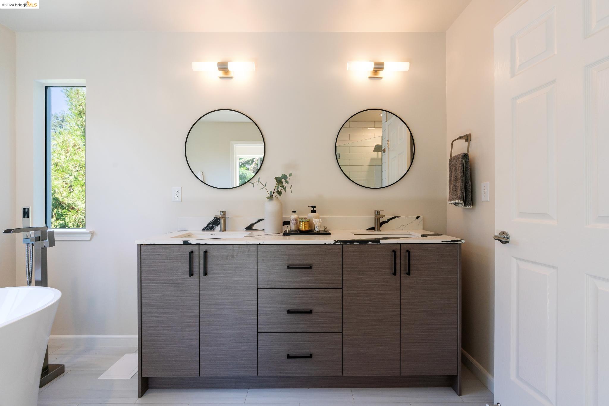 5543 Golden Gate Avenue