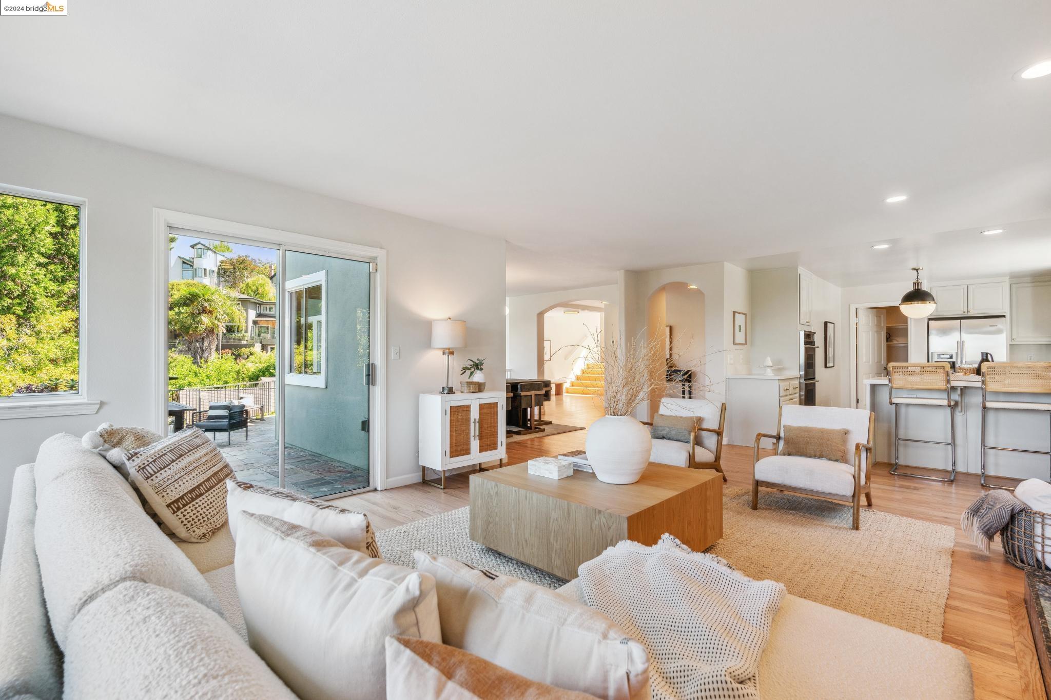 5543 Golden Gate Avenue