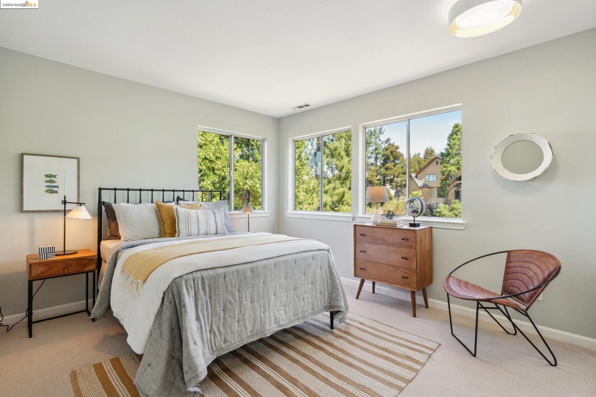 5543 Golden Gate Avenue