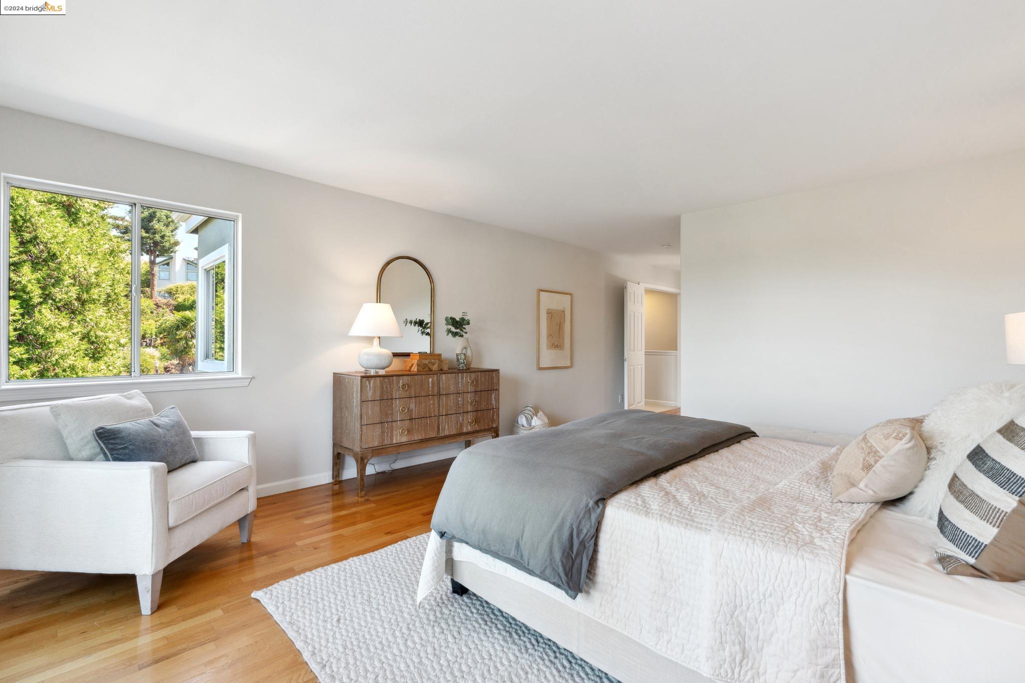 5543 Golden Gate Avenue