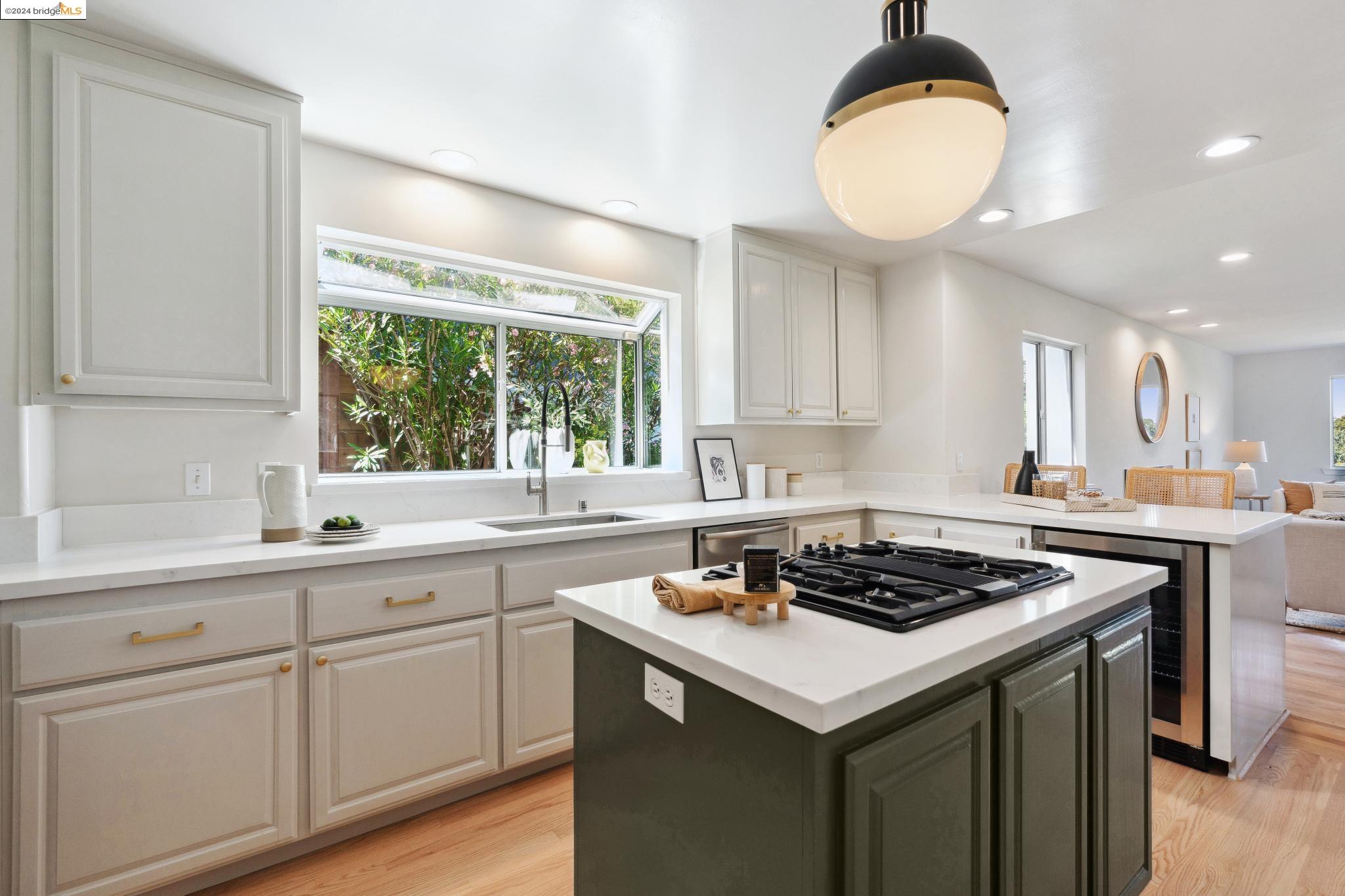 5543 Golden Gate Avenue