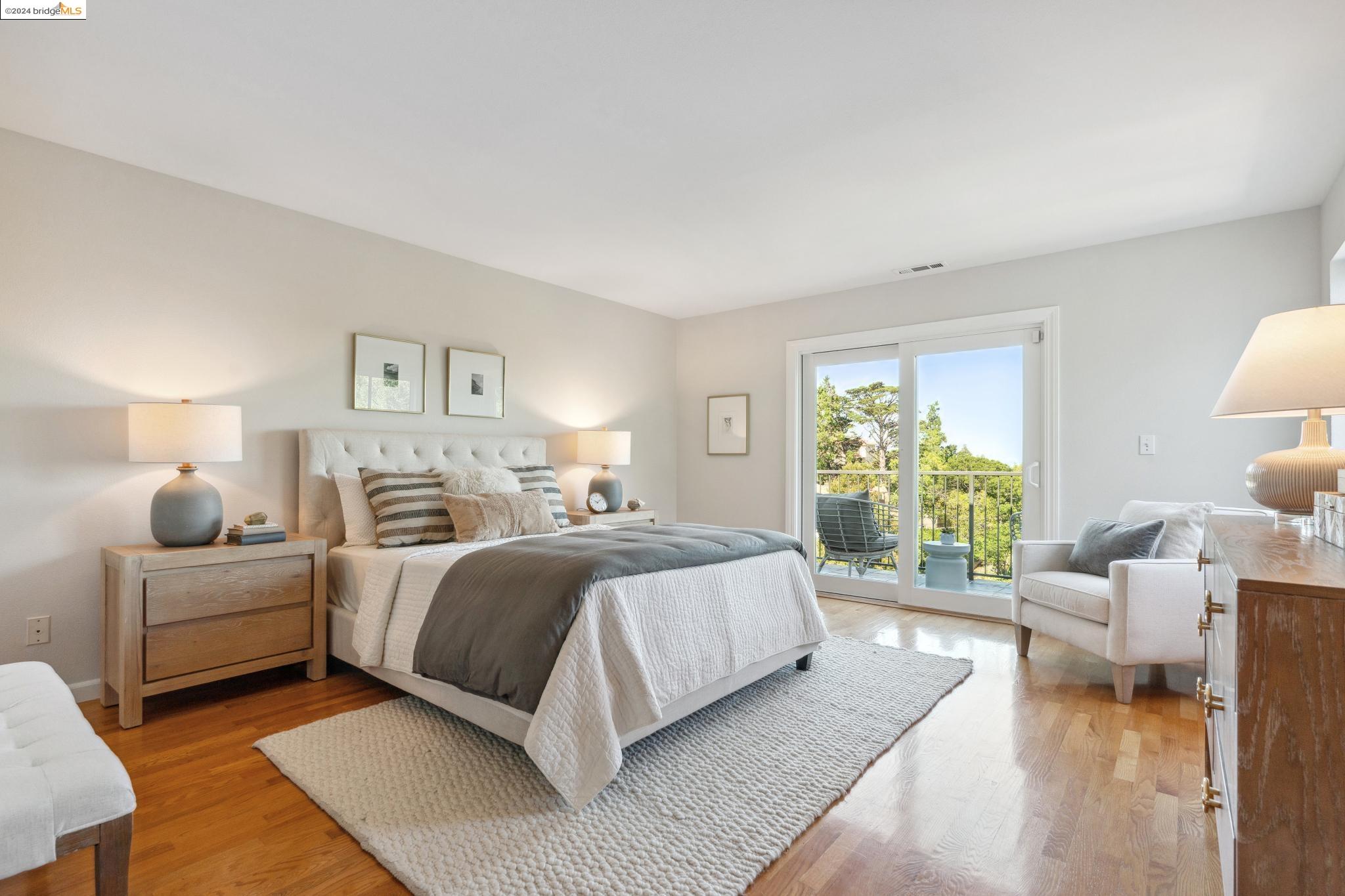 5543 Golden Gate Avenue