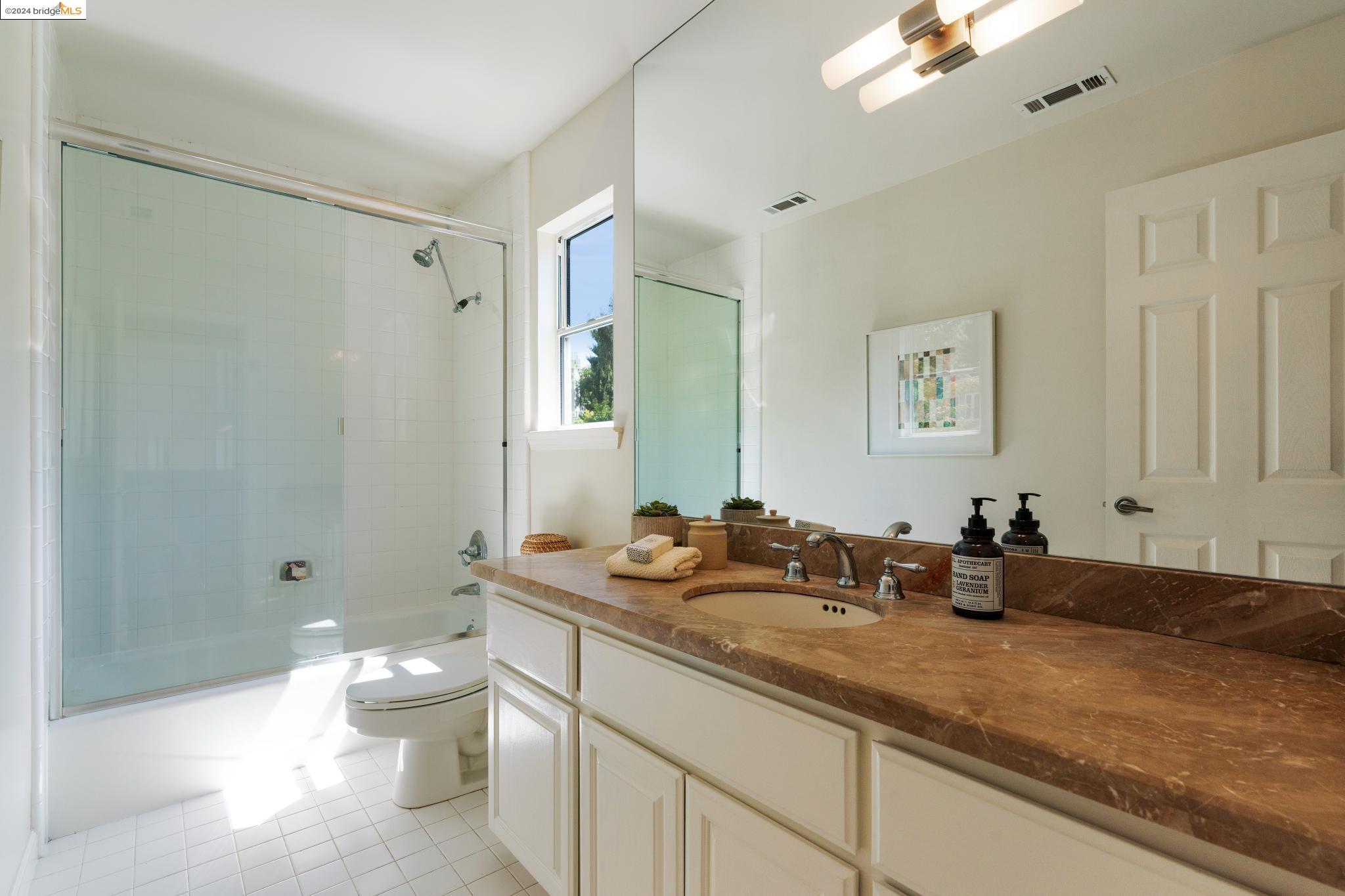 5543 Golden Gate Avenue