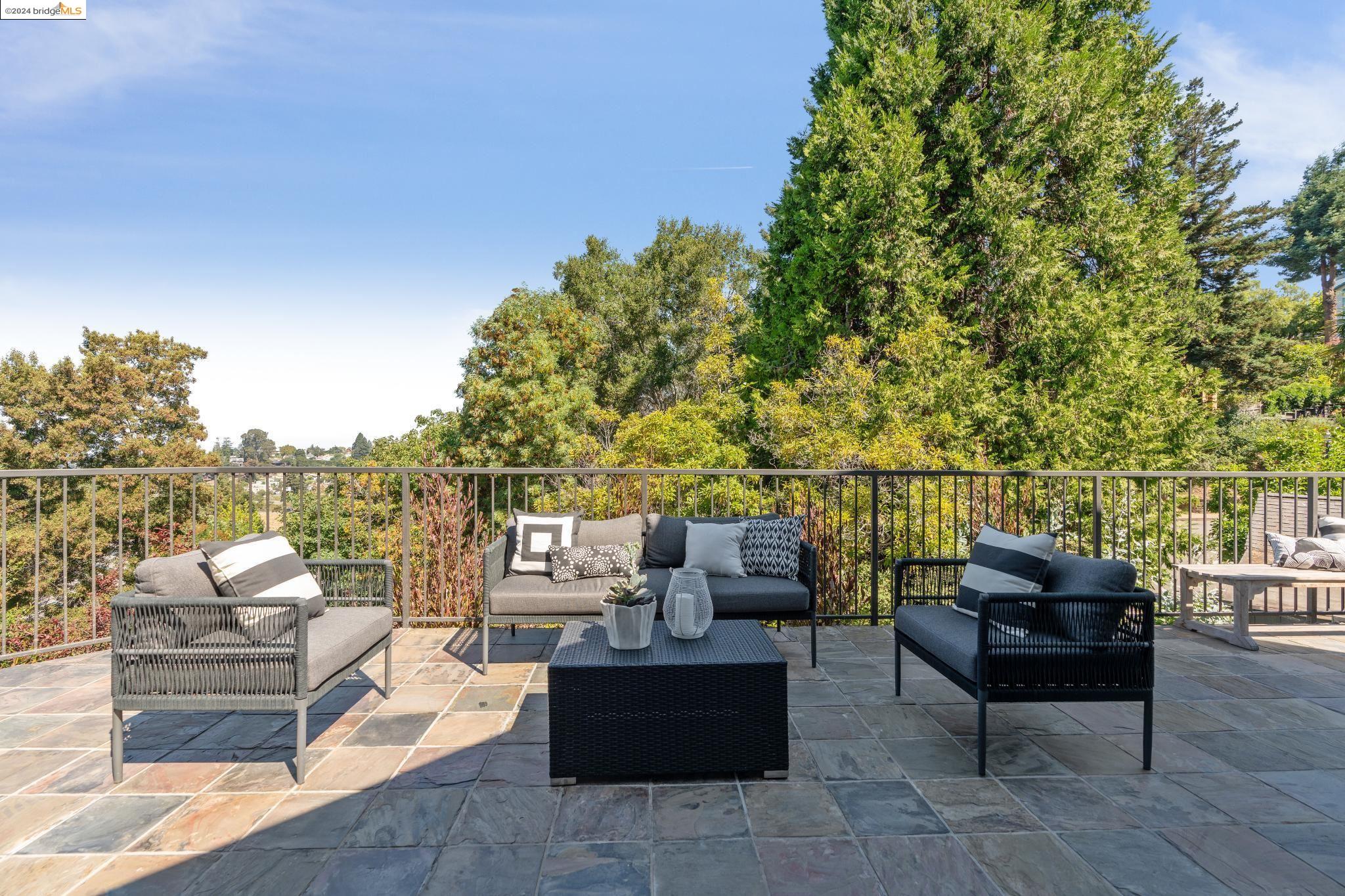 5543 Golden Gate Avenue