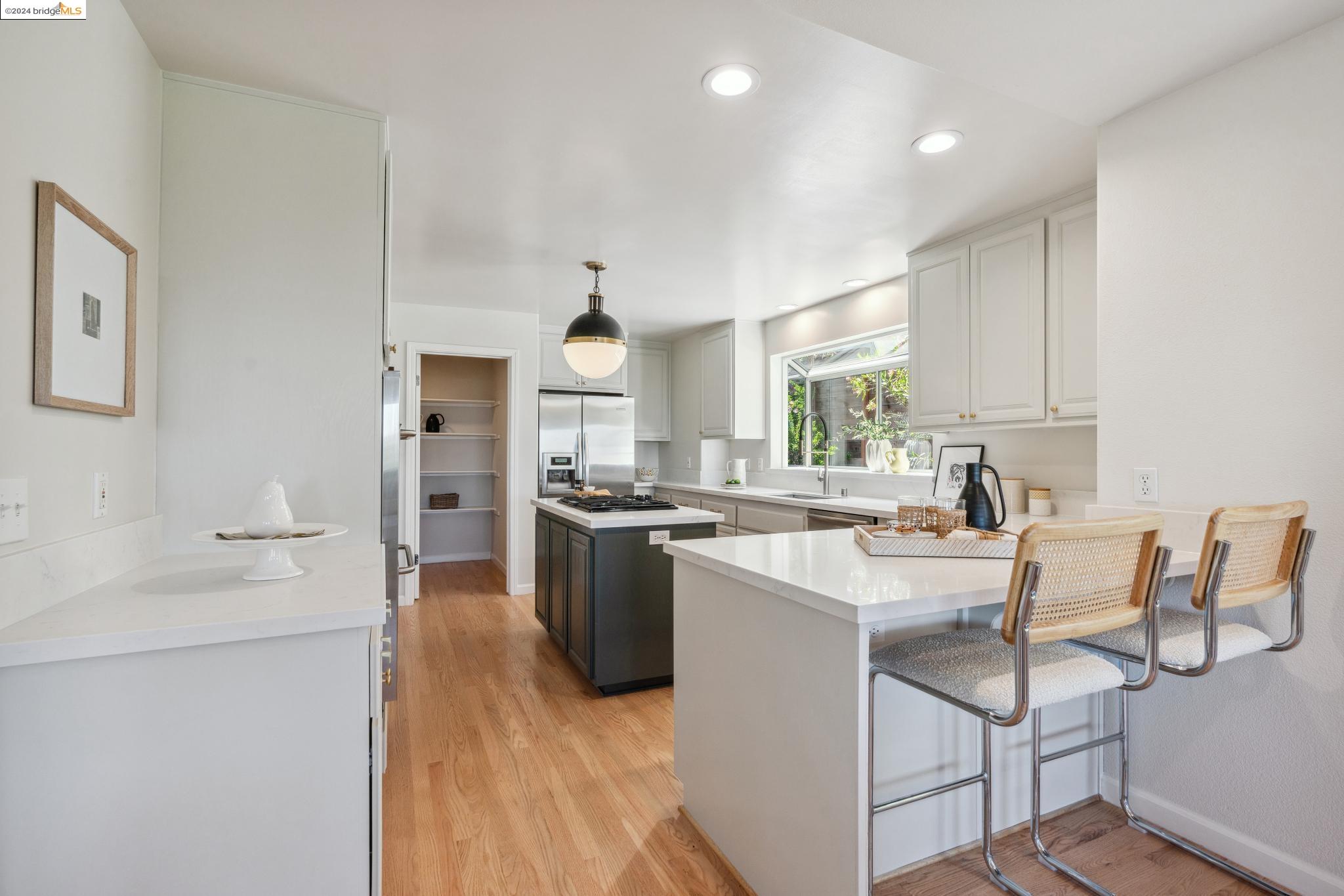 5543 Golden Gate Avenue