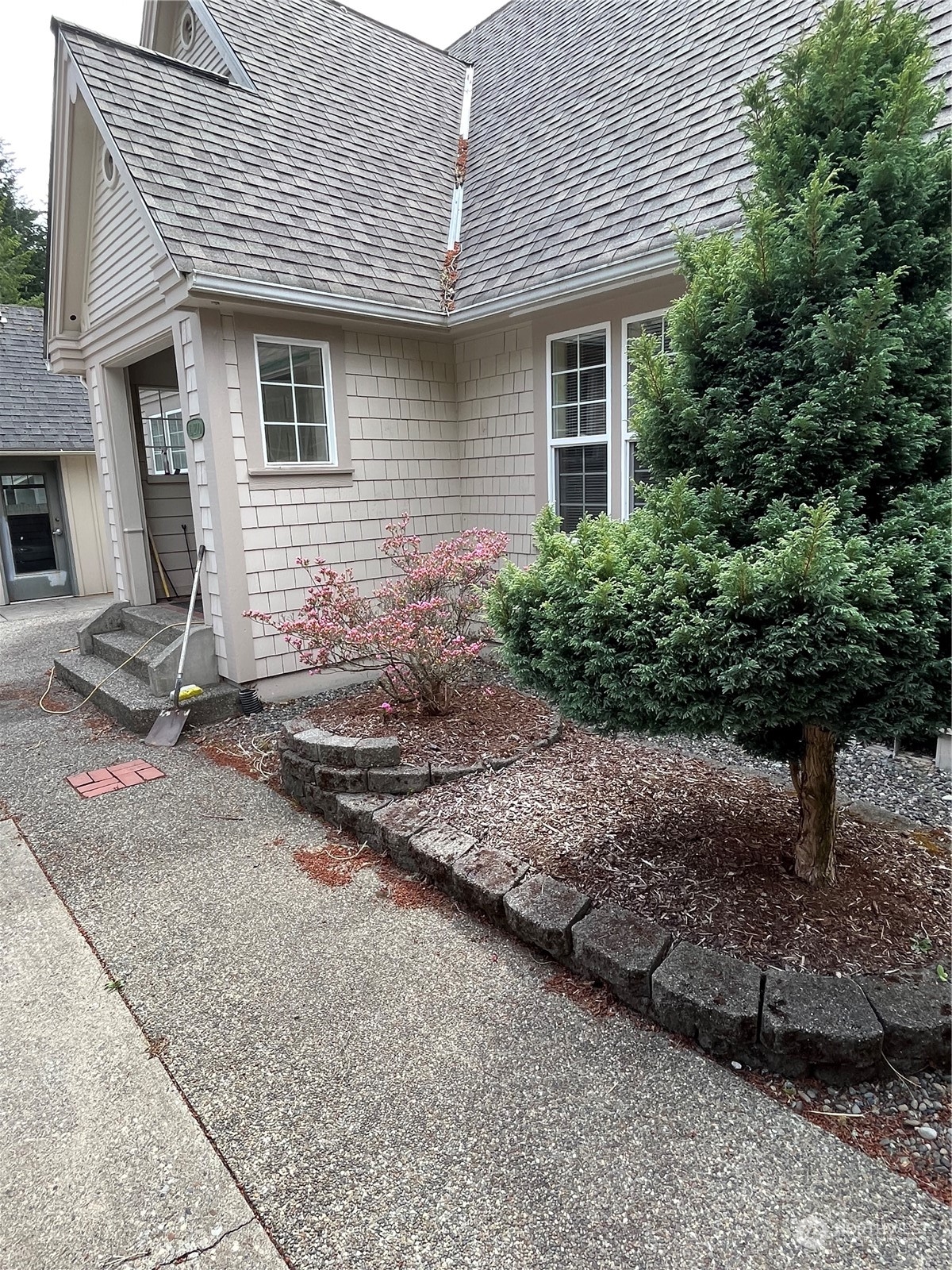 200 E Lake Forest Drive