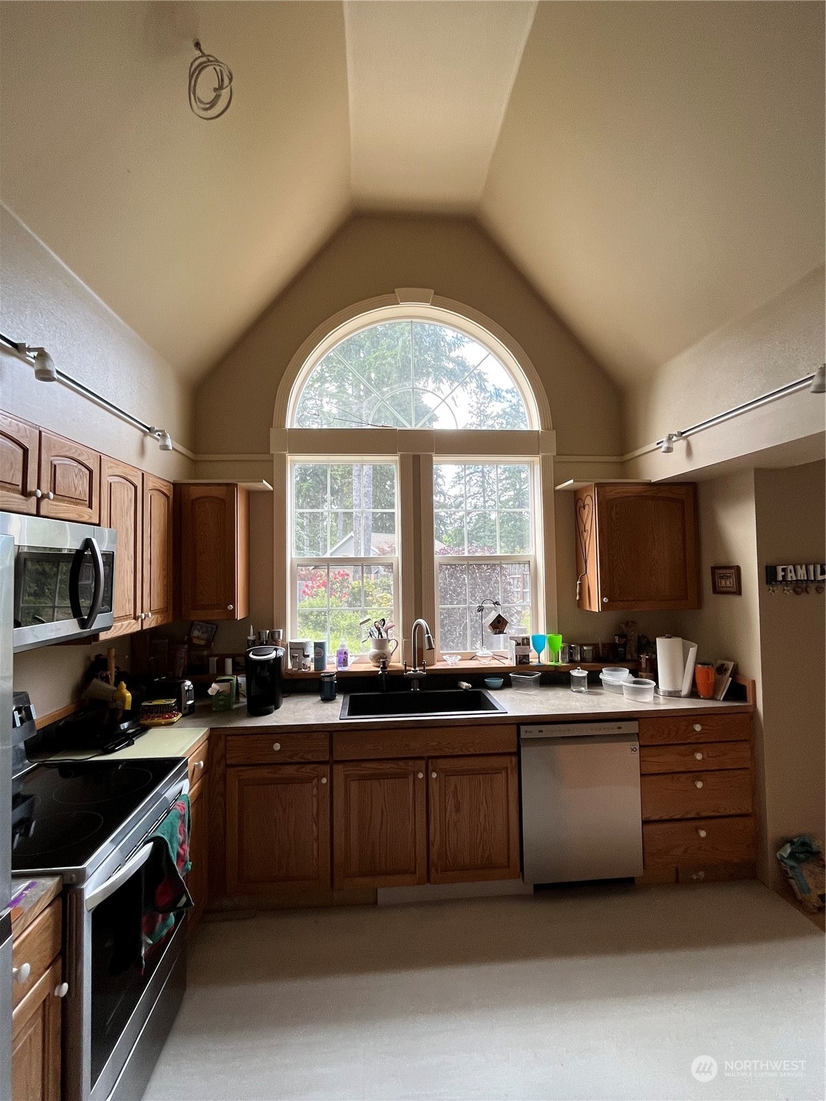 200 E Lake Forest Drive