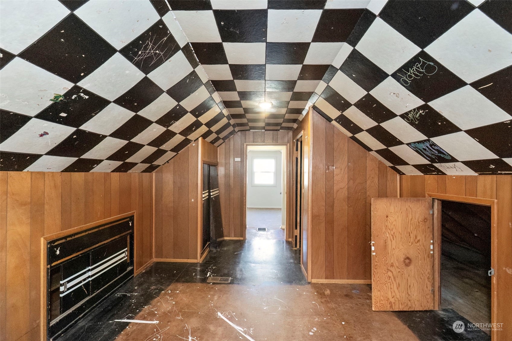 913 E 54TH Street